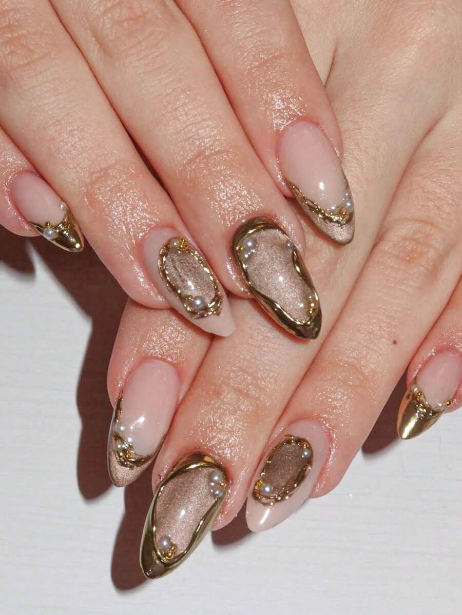 10 piezas de uñas postizas hechas a mano, uñas cortas, uñas postizas, puntas de uñas francesas, uñas con forma de almendra, uñas de color nude, uñas de ojo de gato de oro champán, uñas doradas, uñas de estilo retro lujoso, uñas elegantes y suaves, con decoración de contorno dorado pintado a mano, perla y cuentas de metal dorado, incluye herramientas para uñas, de uso y remoción rápida, adecuado para mujeres y niñas