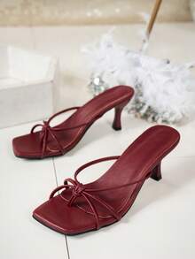Giày sandal cao gót mũi vuông kiểu dáng đan chéo nhiều quai, dép bít mũi cao gót thời trang, gót cao màu đỏ tía thoải mái, gót thấp, phù hợp cho mọi dịp trang trọng dành cho phụ nữ, trang phục mùa xuân hè. - Màu Đỏ Sâu - Xem 5