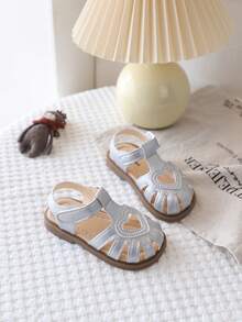 New Girls Toddler Sandals With Heart Decor, Closed Toe Design, Soft Non-Slip Soles, Lightweight & Comfortable For Summer - Silver - View 4