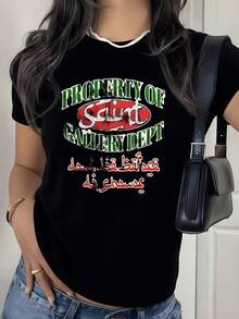 Texto con espíritu urbano que mezcla letras artísticas en inglés y árabe simbolizando conexión cultural y energía libre camiseta de mujer 220g casual moderna cómoda para uso diario - Negro - Ver 8