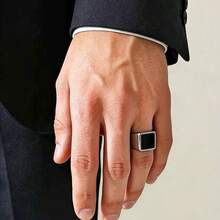 1件正方形黑色鑲石休閒時尚極簡男士戒指，316不鏽鋼材質，內外真空電鍍18K，防水不褪色低過敏，適合日常休閒、旅行度假、日常通勤、商務宴會、主題派對穿搭 - 正方黑色鑲石男士戒指 - 查看 4