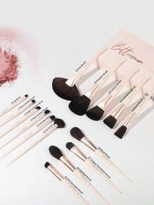 docolor 30 piezas Juego de brochas de maquillaje esenciales, que incluye 12 brochas para el rostro y 18 brochas para los ojos, con una guía detallada de uso profesional de las brochas de maquillaje, brocha para polvos, brocha para base, brocha para corrector, brocha para contorno y brocha para sombras de ojos - Champán - Ver 4