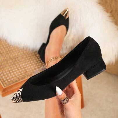 2026 Nuevos zapatos de punta puntiaguda con botones de tela de unicolor, adecuados para el uso en la oficina en todas las estaciones