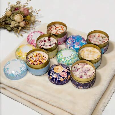 1 nến hộp thiếc kiểu Trung Quốc với hoa khô, nến thơm hương cánh hoa khô. Sản phẩm trang trí này với hương thơm dịu nhẹ có thể là một sản phẩm nến cao cấp, độc đáo, thích hợp làm quà tặng sinh nhật hoặc trang trí nhà cửa.