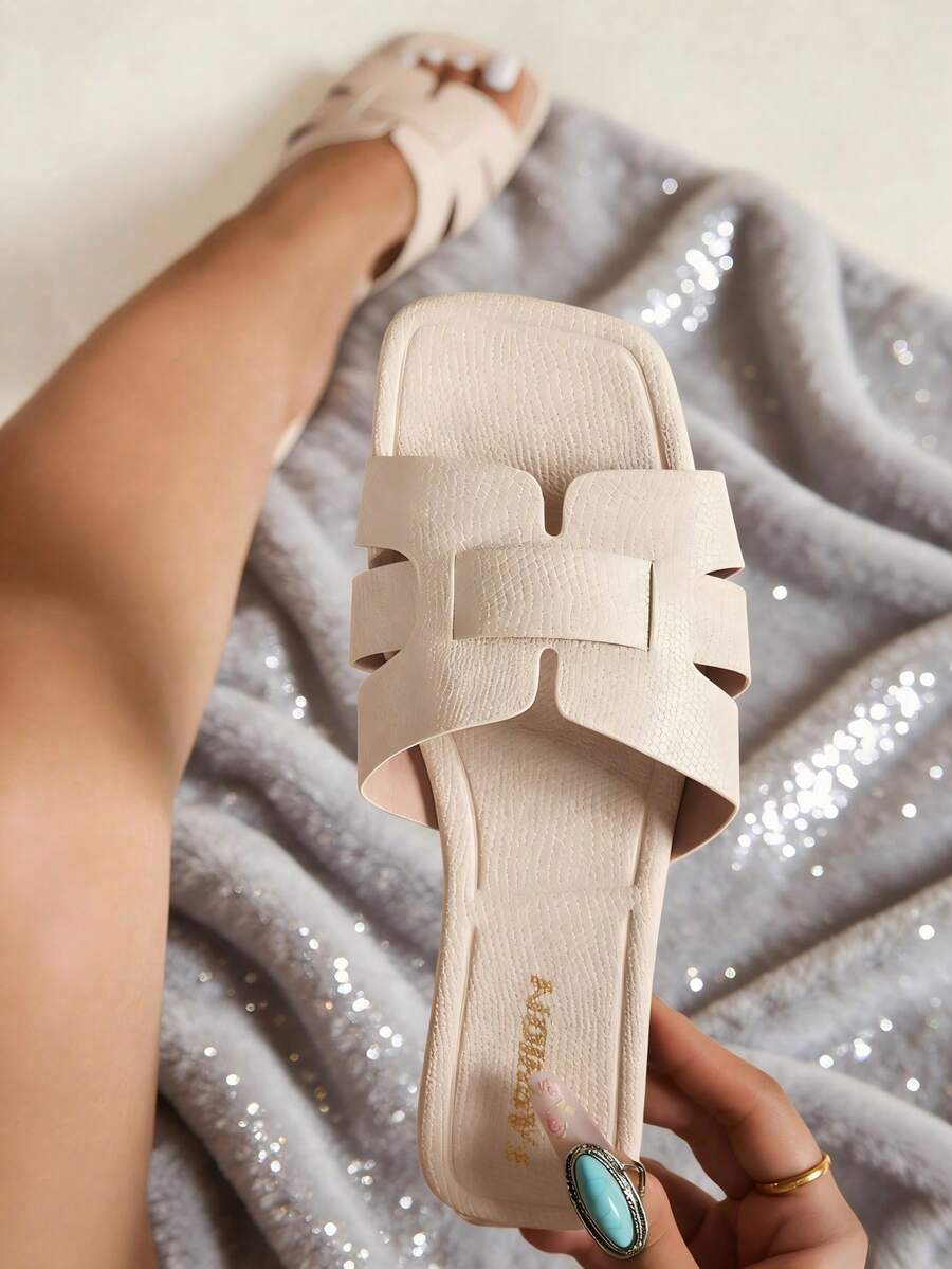 Sandalias planas para mujer, versátiles sandalias negras casuales de punta abierta, nuevas sandalias casuales de playa para el verano 2025, pantuflas de plástico ligeras para uso al aire libre - Beis - Ver 1