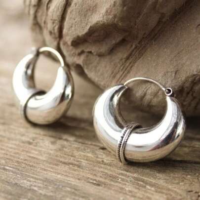 Bông tai vòng dày kiểu cổ điển và mặt dây chuyền hình trăng lưỡi liềm, trang sức đồng thủ công phù hợp cho phụ nữ đeo hàng ngày, món quà lý tưởng dành cho phái đẹp.