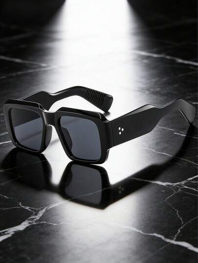 一副新款休闲基础款金属铰链方形时尚男士眼镜，适合度假和日常佩戴