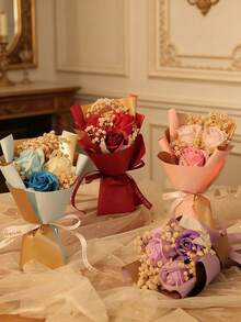 1件/2件/4件套人造花套装包含3朵人造玫瑰、满天星、花束包装纸和1朵20厘米x13厘米的永生花，是送给母亲、女友或朋友的生日或周年纪念日理想礼物。 - 粉色 - 查看 1