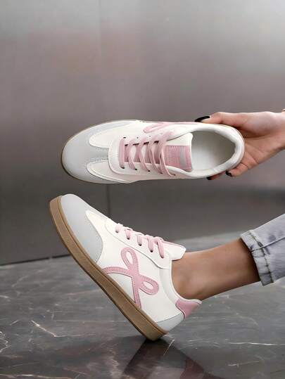 Giày thể thao casual họa tiết trái tim nhiều màu sắc, giày đế dày đa năng phong cách retro, giày đi làm hàng ngày và giày thể thao.