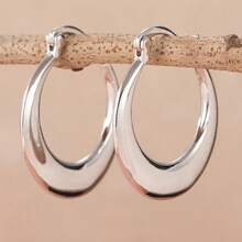 Boucles d'oreilles créoles minimalistes et à la mode en argent, convenant pour le port quotidien et les rassemblements des femmes. Un accessoire délicat et un excellent cadeau pour les fêtes - Argent - Voir 7