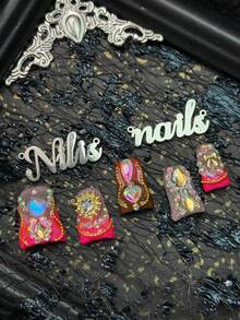 10 piezas Kit de uñas acrílicas cortas de pato, uñas rojo rosa, uñas rosas combinadas con rojo rosa y marrón ojo de gato francés, accesorios de arte de uñas con cadena tridimensional 3D, diamantes de colores y corazones y lazos, decoración de piedras preciosas de uñas ricas y coloridas, adecuado para el estilo artístico Y2K de niñas y mujeres, adecuado para fiestas, uso diario, San Valentín, Año Nuevo y ceremonias, es un gran regalo (incluye: una pieza de pegamento de gelatina y una tira de fricción) - Rosa Fucsia - Ver 7