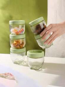 2 hũ thủy tinh nhỏ hình chân mèo, có nắp đậy kín, dùng để đựng ngũ cốc, trái cây khô và đồ ăn nhẹ. - Xem 1