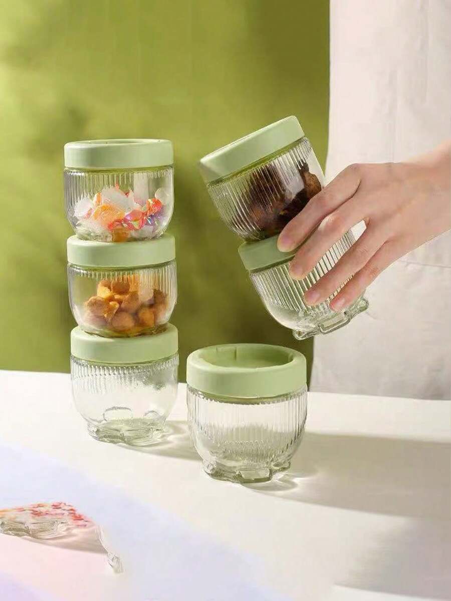 2 hũ thủy tinh nhỏ hình chân mèo, có nắp đậy kín, dùng để đựng ngũ cốc, trái cây khô và đồ ăn nhẹ. - Xem 1