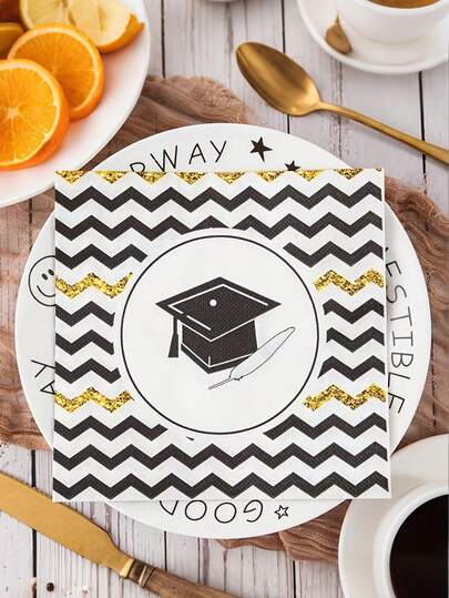 20张彩色印花毕业派对餐巾纸，适用于装饰毕业派对、毕业典礼、学校、大学、高中、照相亭、家庭聚会，黑色和金色毕业主题设计，带有学士帽图案，一次性餐巾纸，非常适合装饰毕业派对餐桌或作为毕业礼物。