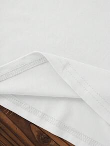 Disney Women's Casual Everyday 100% Cotton Short-Sleeve T-Shirt, Featuring An Intimate Interaction Print Of Mickey Mouse And Daisy, With A Sweet Girlish Style, Conveying The Feeling Of 'companionship With Besties, Sharing Happiness,' Precisely Meeting The Needs Of Young Female Consumers For Matching Outfits With Their Best Friends. Suitable For Daily Outings, Campus, Disneyland Visits, And Bestie Dates. Summer Clothing, Mickey Mouse And Daisy Print T-Shirt, Can Also Be Used As A Matching Outfit White - White - View 5