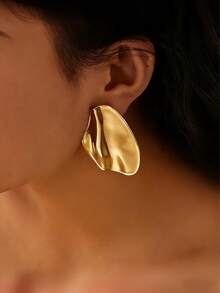 A Pair Of Irregularly Shaped, Golden-Yellow Oval Stud Earrings - Gold - View 2