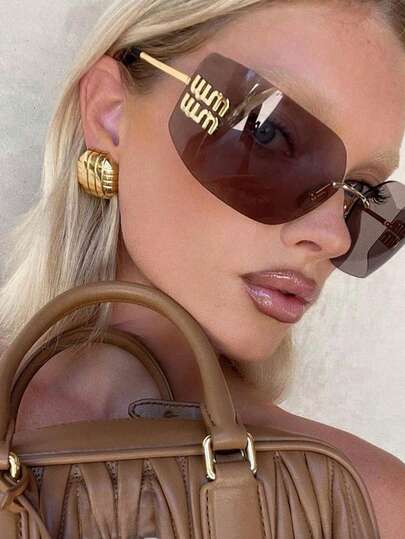 1副时尚复古无框大镜片女士眼镜，个性休闲百搭，适合女性佩戴，适合街头摄影、度假、旅行、海滩、驾驶等各种场合。