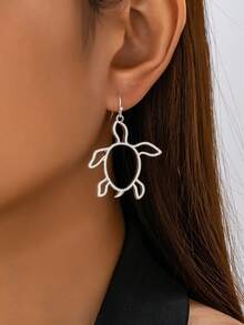 1 par de pendientes colgantes de tortuga marina hueca plateada para mujer - Pendientes de tortuga marina estilo océano de verano - Joyería bohemia de playa - Pendientes de tortuga calados de plata - Ver 1