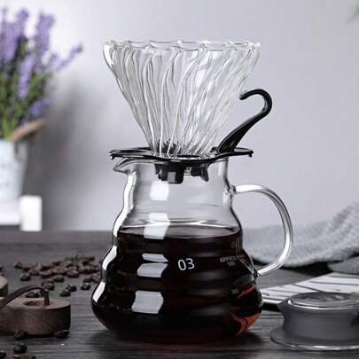 Un juego de cafetera de vidrio, que incluye una cafetera de goteo con embudo y filtro de goteo. Es una olla para compartir con un filtro de café. Un juego de cafetera de goteo manual para el hogar. Hecho de vidrio borosilicato con forma de nube.