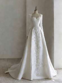 Elegant Sweetheart A-Line Wedding Dress With Long Sleeves And Floral Appliqué In Satin – Sophisticated Floor-Length Bridal Gown Featuring A Flattering Heart-Shaped Neckline, Full-Length Fitted Sleeves, Intricate Floral Embellishments, And Lustrous Satin Silhouette, Perfect For Weddings, Christmas Galas, Halloween Balls, Formal Dances, Birthday Celebrations, And Special Evening Events. A Versatile Choice For Wedding Receptions, Holiday Parties, Anniversary Dinners, Luxury Getaways, Black-Tie Occasions, Cocktail Gatherings, Bridal Showers, Wedding Guest Attire, Graduation Formals, Homecoming Events, And As A Modern Bridesmaid Or Festive Evening Gown. - 白色 - 查看 1