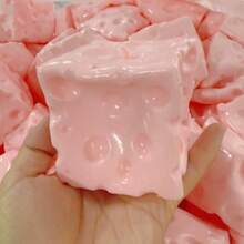 方形薄奶酪球面包造型挤压玩具，TPR外壳，慢回弹，节日、生日完美礼物，趣味十足——挤压可缓解压力，葡萄纹理 - 彩色 - 查看 6