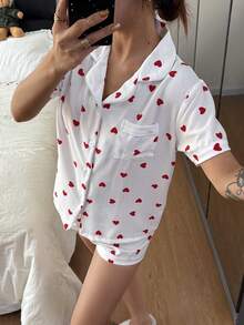 Dreamivo 女士爱心印花夏季睡衣套装（2件套），短袖纽扣衬衫和短裤，休闲家居服 - 紅色 - 查看 1