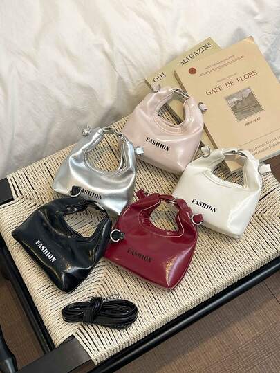 Chiếc túi xách mini màu trơn thời trang này có khóa nam châm và có thể đeo vai hoặc đeo chéo để đựng tiền xu và son môi. Nó phù hợp cho nhiều dịp, đa năng và bất ngờ. Hoàn hảo cho các hoạt động ngoài trời, vui chơi, đi làm và hơn thế nữa, làm cho nó trở thành một món quà hoàn hảo cho thanh thiếu niên.