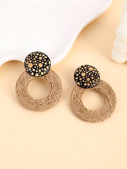 一对手工制作的独特纸绳编织镂空圆形波点复古木质耳环，适合度假、派对和日常佩戴。