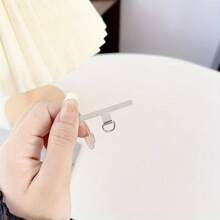 Móc kẹp kim loại bền chắc, dùng cho dây đeo điện thoại, với thiết kế siêu mỏng và gioăng chắc chắn đảm bảo kết nối an toàn. - Nhiều màu - Xem 7