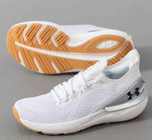 Under Armour 新款女士低帮缓震防滑训练跑步鞋 - 白色/銀色 - 查看 4