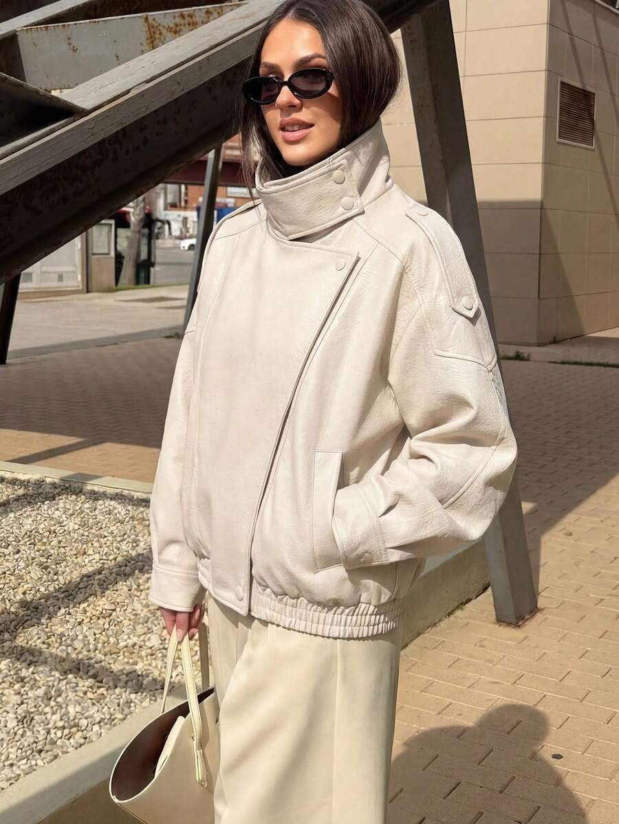 女款優雅復古街頭機車風人造皮革夾克，立領拉鍊拼接外套，秋季休閒度假款