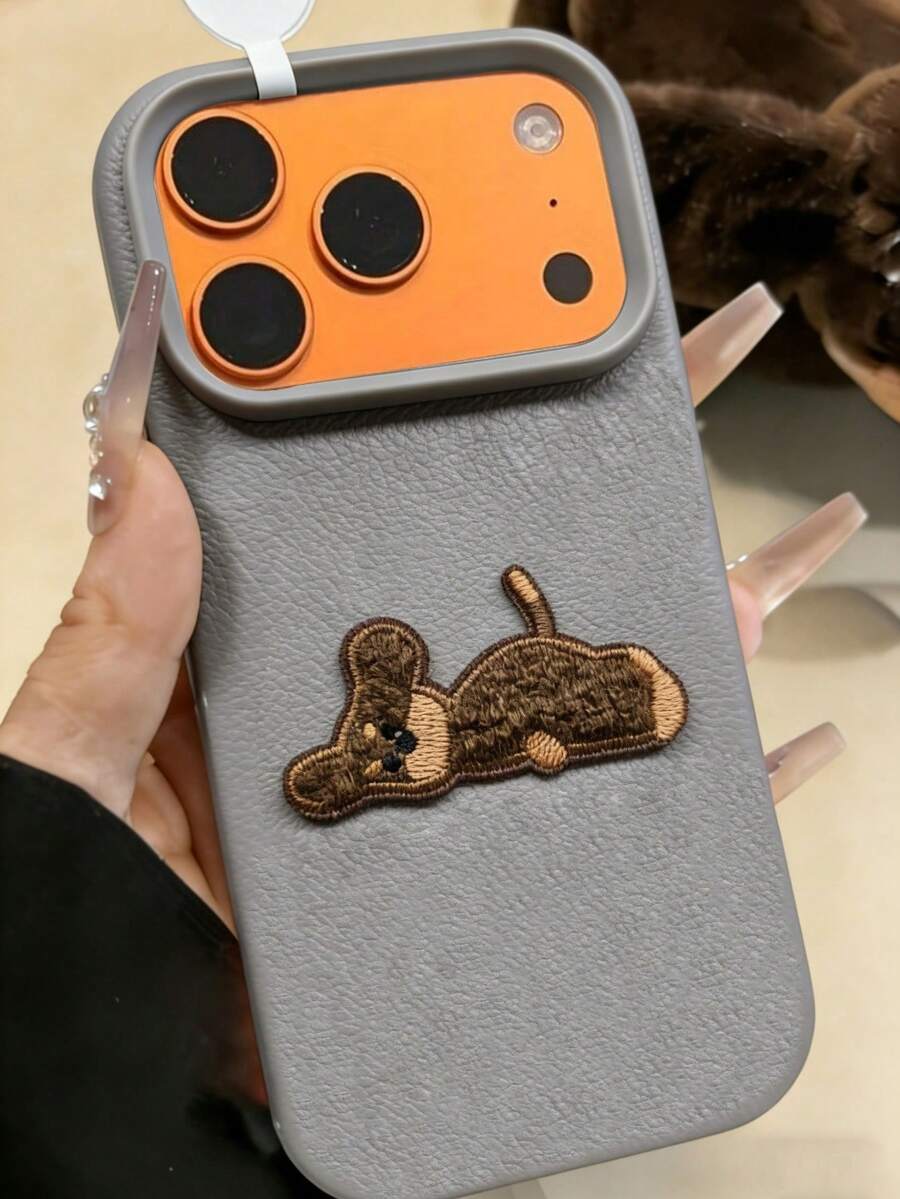Ốp lưng bảo vệ hình chó Dachshund 3D dễ thương nằm xuống, họa tiết quả vải, phù hợp với 17 Pro Max, 17 Pro, 17 Air, 16, 15, 14, 13, 12 Pro Max, 16 Plus, 11. Ốp lưng mềm chống sốc đáng yêu.