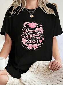 Camiseta unisex 100% algodón para el grupo de graduación 2026, con lazo coqueta, para fiesta de graduación, camiseta con estampado 100% algodón y cuello redondo. - Negro - Ver 1