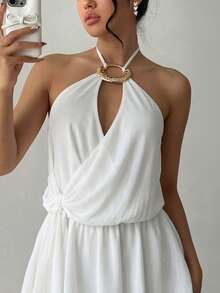 白色雪纺吊带A字迷你连衣裙，饰有金色圆圈，后背系带设计，多层裙摆——休闲优雅风格，适合咖啡馆聚会、郊游、周末散步、休闲早午餐、海滩度假、春夏日常穿着及派对场合。 - 白色 - 查看 11