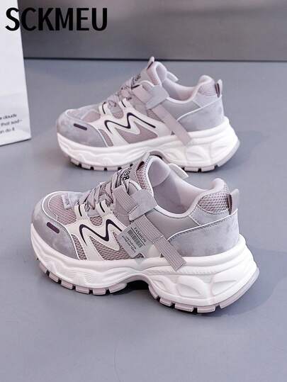 SCKMEU. 2026春季新款时尚厚底轻便舒适透气网面运动鞋，适合娇小身材女性。