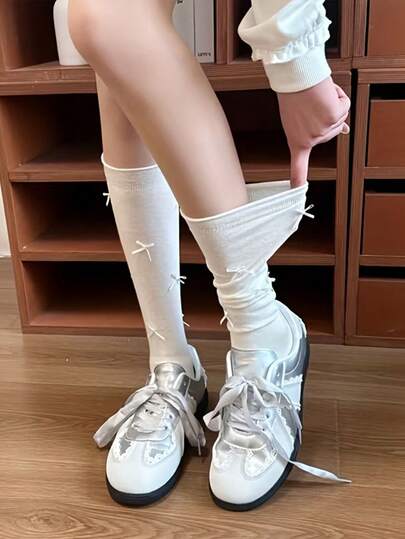 1 双 - 芭蕾舞风格多蝴蝶结防滑过膝堆堆袜，女士无缝中筒堆堆袜，适合舞会等场合。