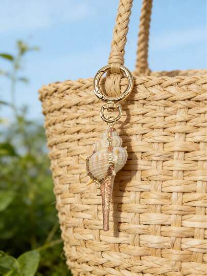 Móc khóa vỏ sò tự nhiên bất đối xứng, mặt dây chuyền hình ốc sên phong cách đại dương tinh tế, mặt dây chuyền túi xách, bãi biển, mùa hè, phụ kiện trang sức tự nhiên thời trang và độc đáo dành cho nữ, phụ kiện trang trí túi xách, mặt dây chuyền xe hơi, phụ kiện vòng cổ, bông tai, chuông gió thủ công sáng tạo, unisex. Hoàn hảo cho các dịp lễ, sinh nhật, tiệc tùng, mùa cưới, quà tặng cho phù dâu, Ngày Quốc tế Phụ nữ, quà tặng Ngày của Bé gái và quà lưu niệm.