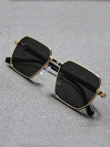 1 Pair Of Small Square Frame Black Fashion Glasses, Alloy Material, Anti-Ultraviolet, Retro Y2K Style Fashion Glasses, Textured Temple Legs, Perfect For Street Photography - Multicolor - View 4