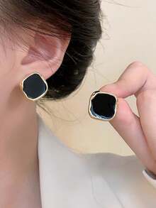 1 Pair Minimalist Fashionable Niche Geometric Square Stud Earrings, Versatile Daily & Holiday Wear For Women - Black - View 2