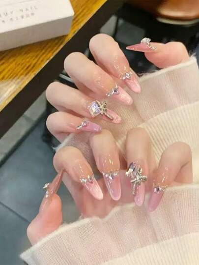 24片杏仁形美甲贴片，红色，适合年轻漂亮的女性，包含1瓶甲油胶和1个指甲锉。