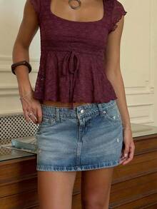 Blusa corta de mujer con cuello cuadrado, manga corta, cintura con lazo y volantes en color borgoña, adecuada para brunch y uso diario - Burdeos - Ver 6