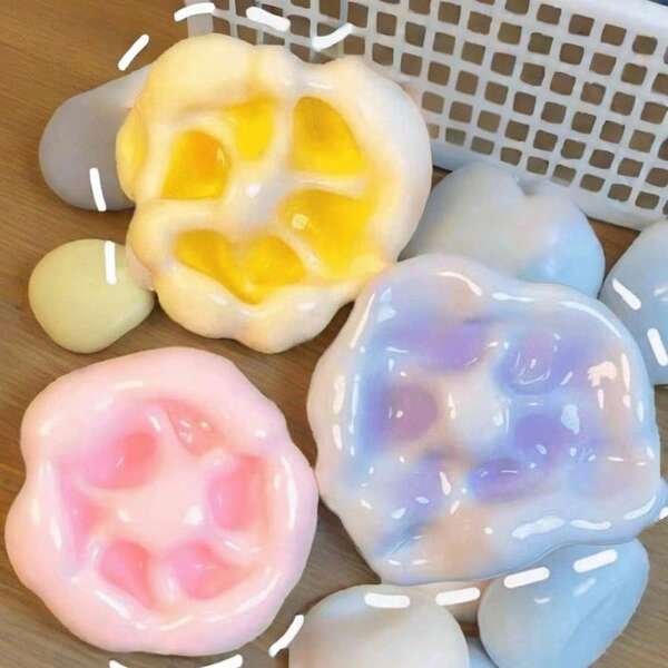Soft Mochi Squeeze Toy, Pressure Relief Squeezing Experience, Wrapped In Thin Ice Skin, Plastic Mochi Texture, Ideal Gift For Office, Party, April Fool's Day (No Needles Required)
