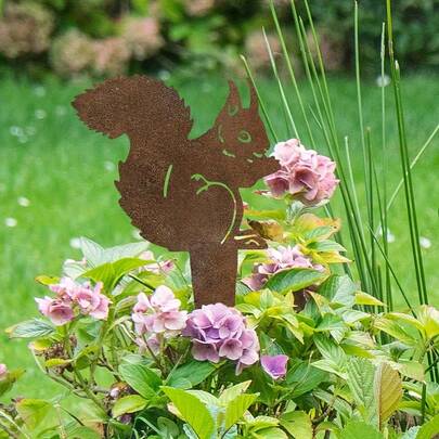 1pc Metal Squirrel Garden Art - Weather-Resistant Outdoor Yard Decor With Intricate Squirrel Design, Ideal For Spring And Summer Gardens, Handcrafted Animal Silhouette Decor, Squirrel Gift
