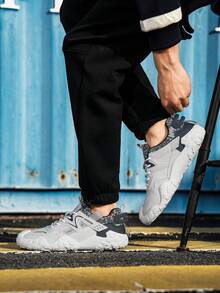 男士休闲时尚运动鞋，鞋跟印花，鞋面编织交叉绑带设计，呈现清新层次感十足的都市运动休闲风格。 - 灰色 - 查看 12