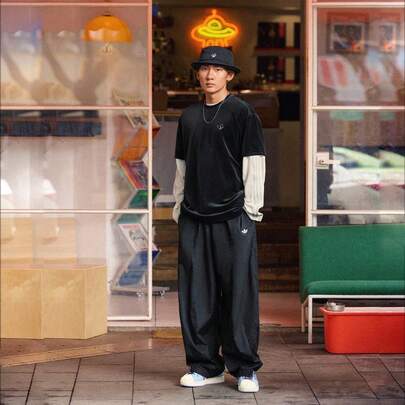 Adidas Originals Áo thun nam VELVET TEE SS tay ngắn, áo thun dệt kim không cổ TKH3923