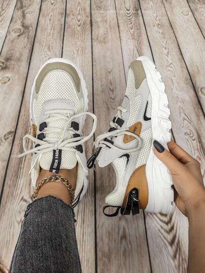 Giày chạy bộ địa hình ngoài trời dành cho nữ, đơn giản và thoải mái, phối màu be-nâu, đế mềm mại và êm ái, đế dày giúp tăng chiều cao, phù hợp cho mang hàng ngày, đi làm, du lịch và cả giày đôi cỡ lớn.