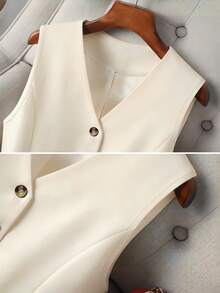 Áo blazer nữ dáng suông nhẹ, không tay, cài một hàng khuy, thích hợp cho mùa xuân/hè. - Màu be - Xem 4