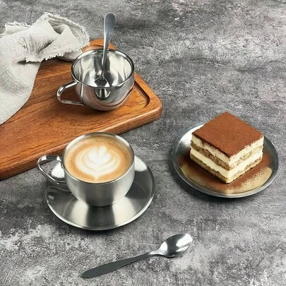 Bộ 1 cốc cà phê bằng thép không gỉ 304 kèm thìa và đĩa lót, có các dung tích 100ml, 180ml, 200ml, 250ml, 280ml. Cốc kim loại cao cấp kiểu Châu Âu, cách nhiệt hai lớp, thích hợp cho cà phê espresso, cappuccino, latte, trà sữa, lý tưởng cho sử dụng hàng ngày trong gia đình, ngoài vườn, quán cà phê & nhà hàng, và làm quà tặng dịp lễ.