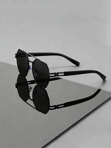 一副男士光滑金色不对称时尚眼镜，金属材质，防晒，酷炫都市风格，日常通勤款 - 彩色 - 查看 6