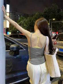 2026夏季灰黄色罗纹针织吊带背心 - 优雅纯色性感甜美休闲街头Y2K风格无袖圆领纽扣装饰修身女式吊带背心 | 适合年轻女士、温柔女性、甜美女孩、Y2K女孩和性感女孩，完美适用于情人节/妇女节/母亲节/休闲聚会/海滩度假/派对/返校季/婚礼季/音乐节等场合。 - 灰色 - 查看 4